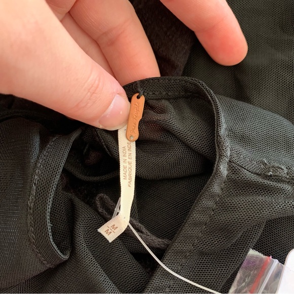 Free People On The Weekend Flounce Sleeve Top Medium M Black Long Flare Sleeves - Picture 9 of 11